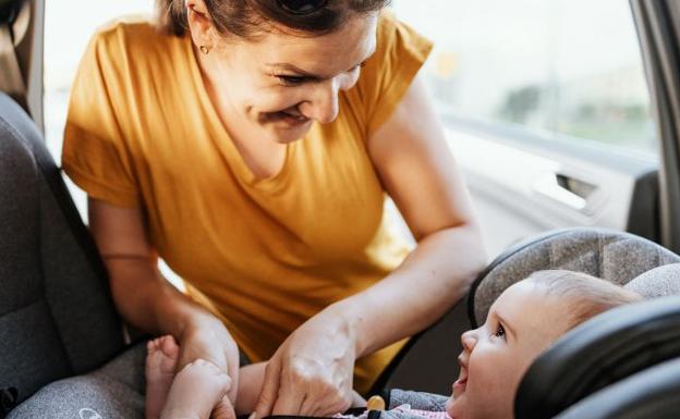 Averigua cuál es el asiento más seguro para que viajen los niños en el coche