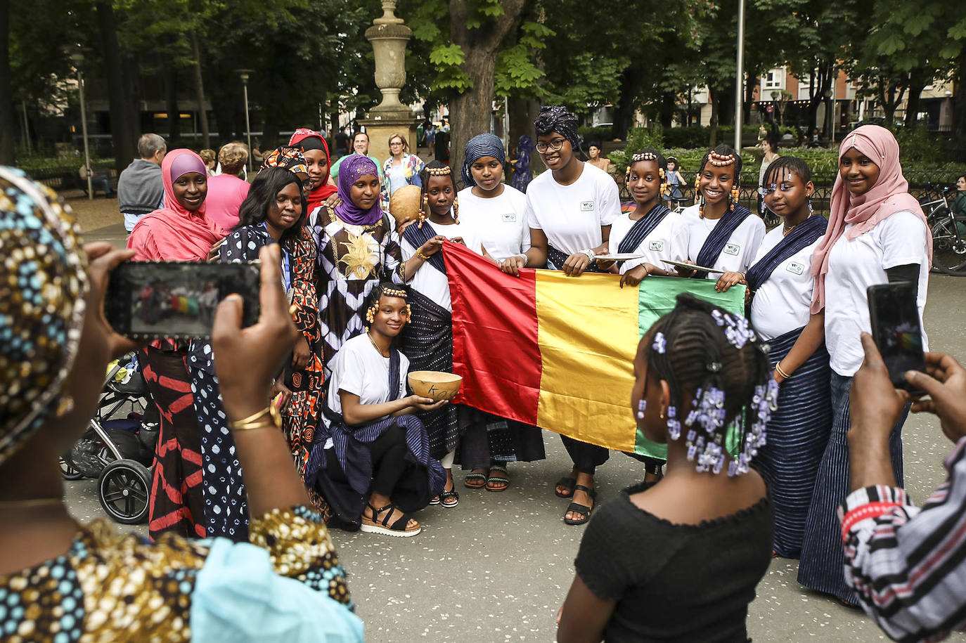 Fotos: Desfile de moda africana en el parque de la Florida