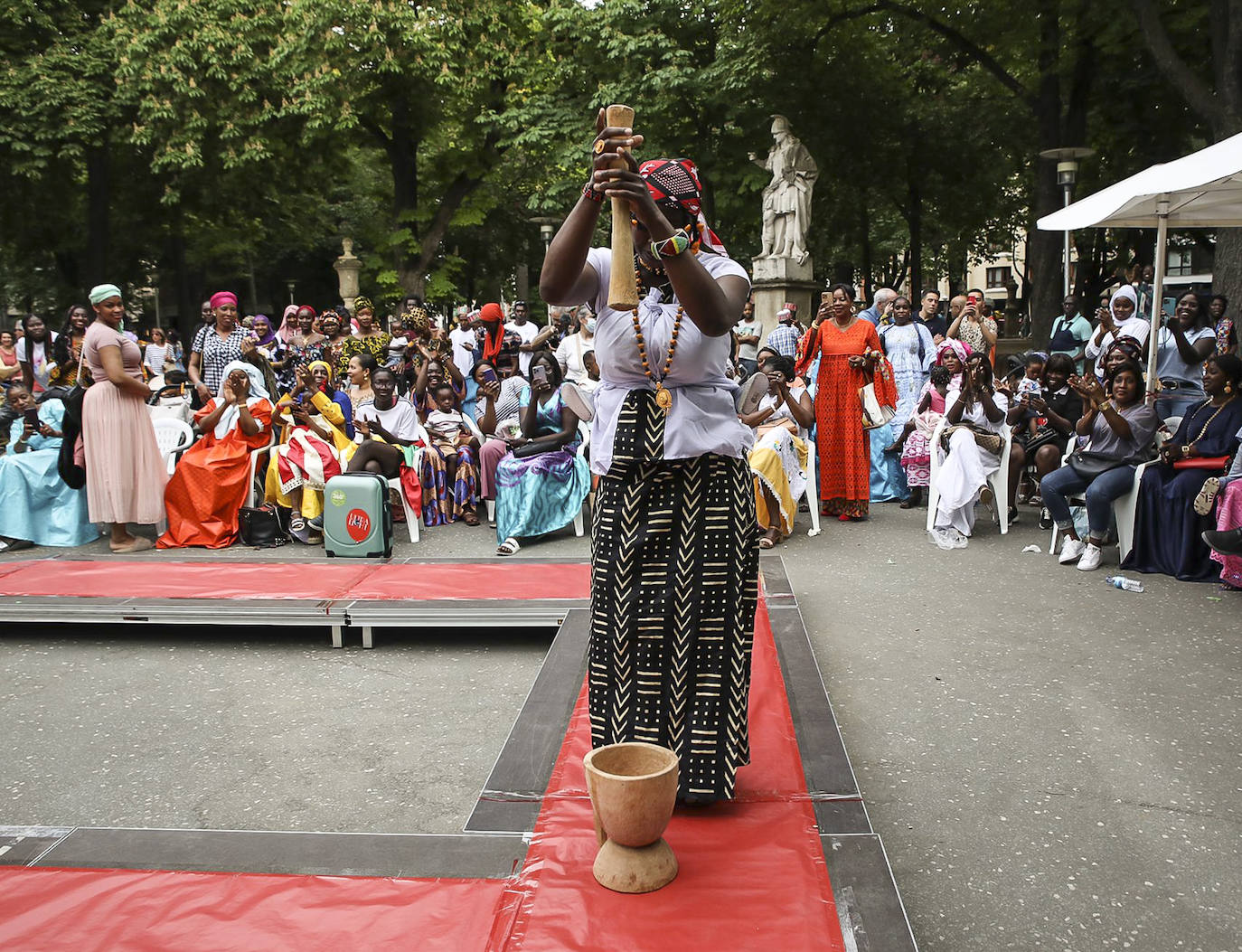 Fotos: Desfile de moda africana en el parque de la Florida