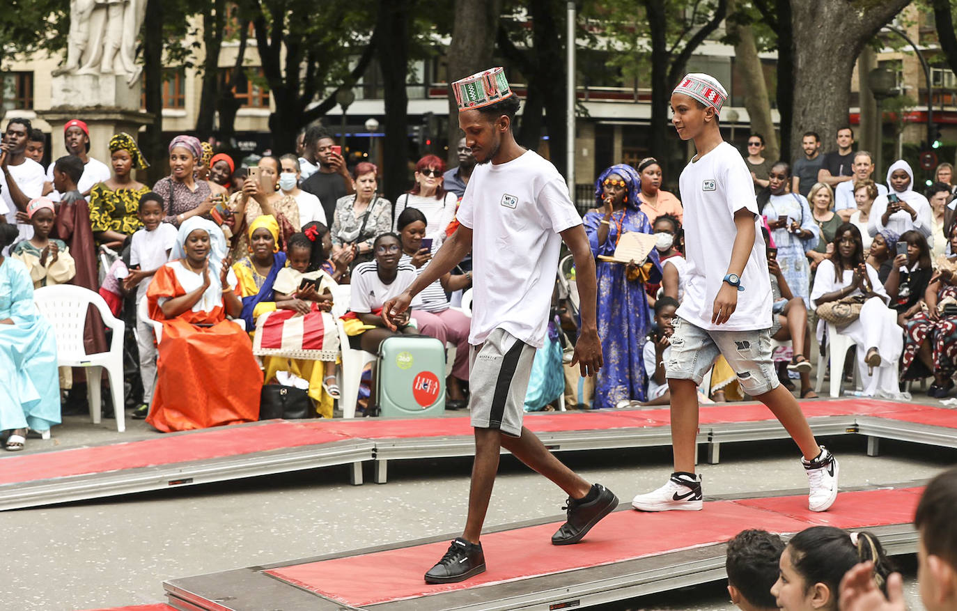 Fotos: Desfile de moda africana en el parque de la Florida