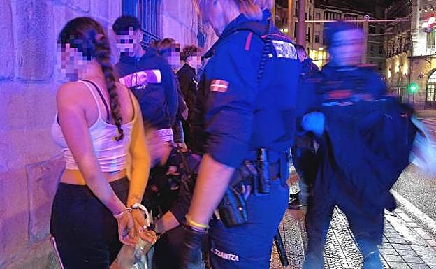 Suceos en Bilbao: Un herido y cuatro detenidos en una pelea en el barrio bilbaíno de Atxuri