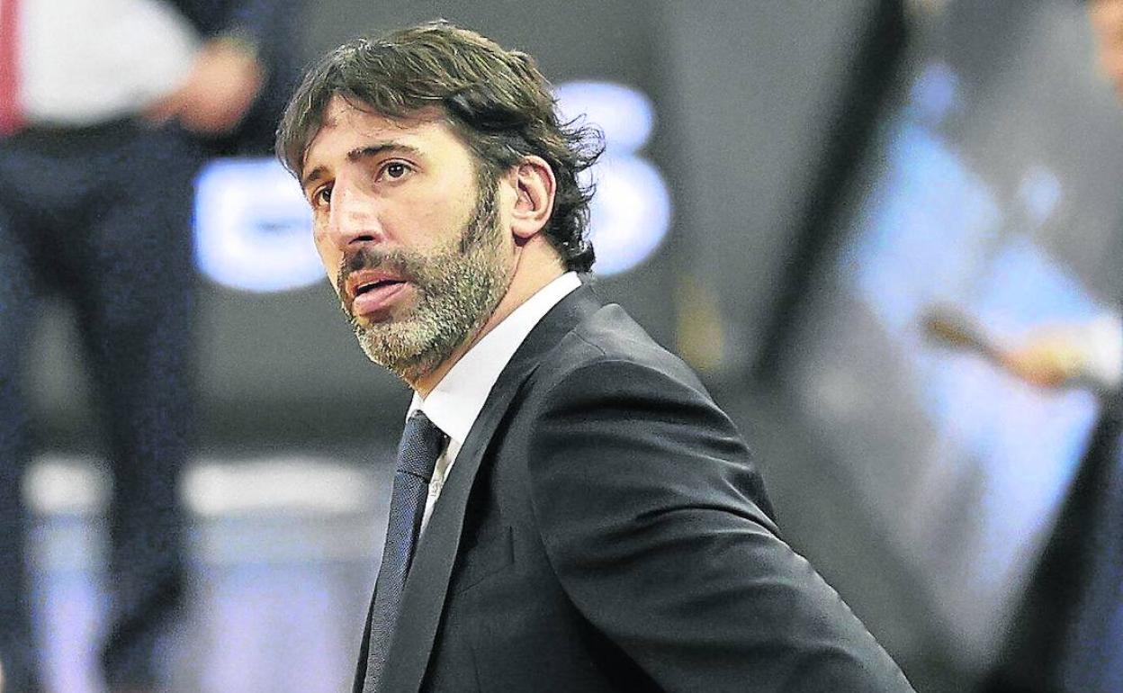 Álex Mumbrú acaba de cerrar su cuarta temporada en el banquillo del Surne Bilbao Basket. 