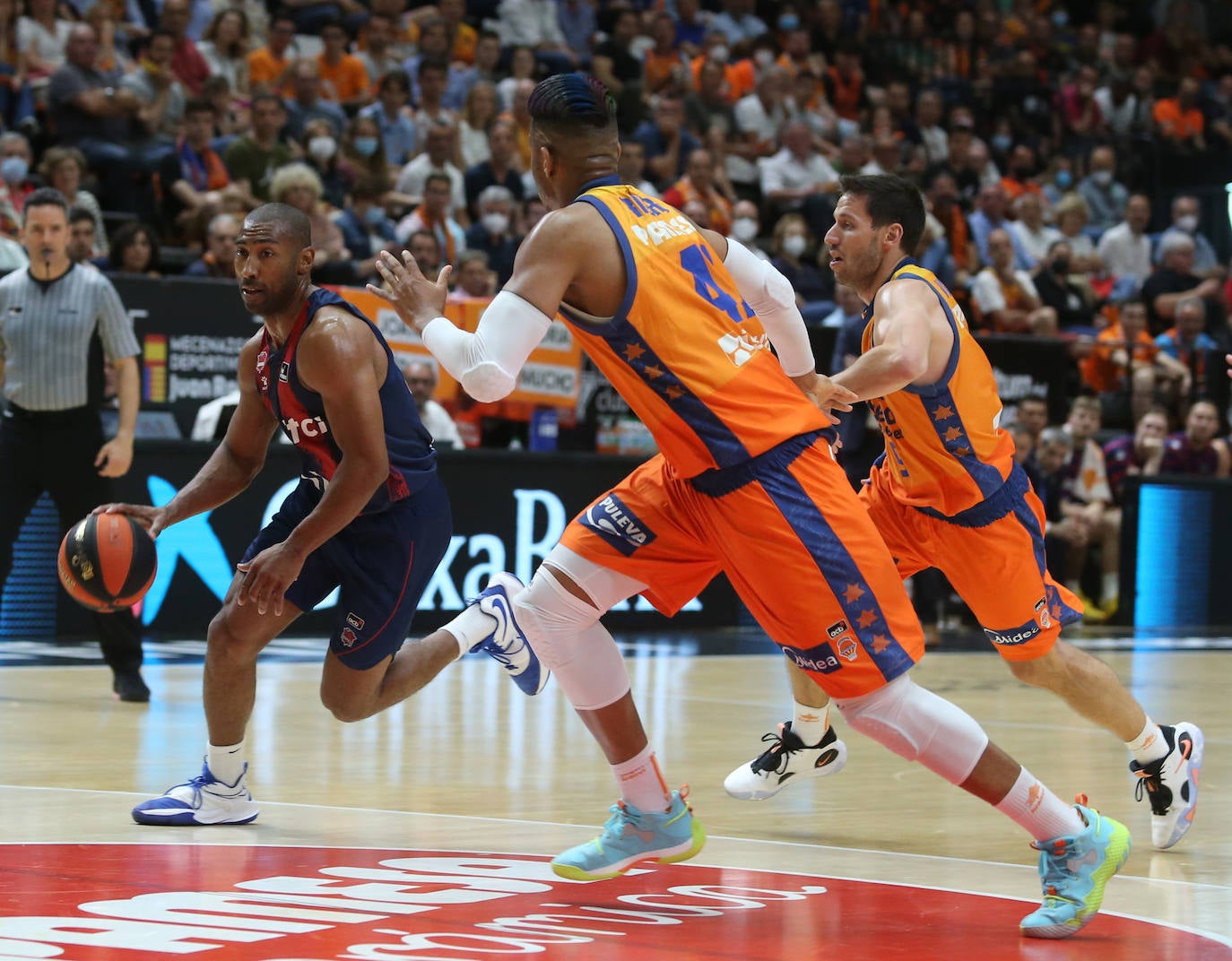 Fotos: Las mejores imágenes del Valencia - Baskonia