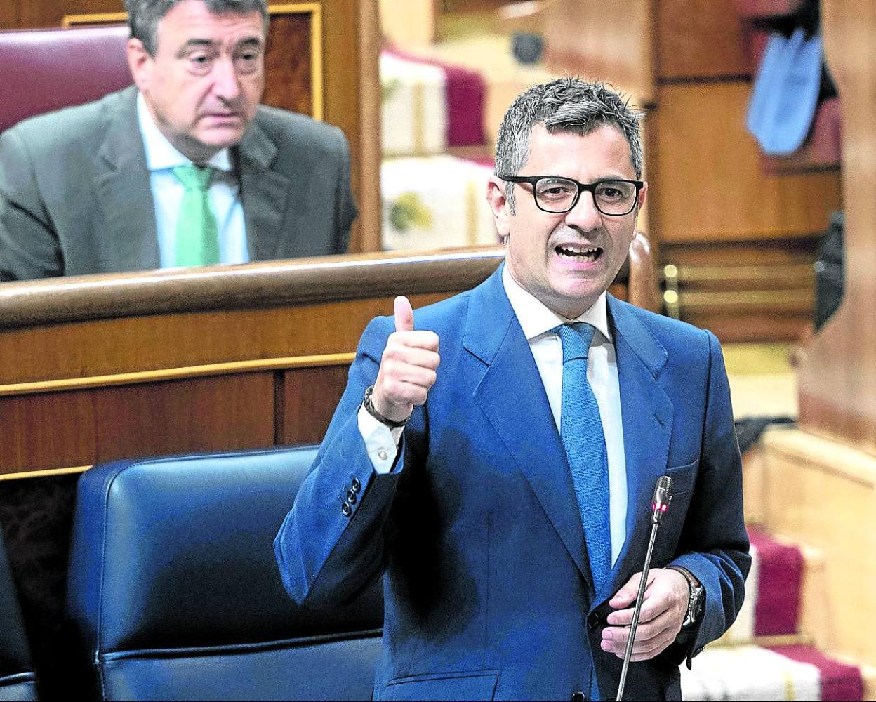 El ministro de la Presidencia, Félix Bolaños, ayer en la sesión de control en el Congreso. 