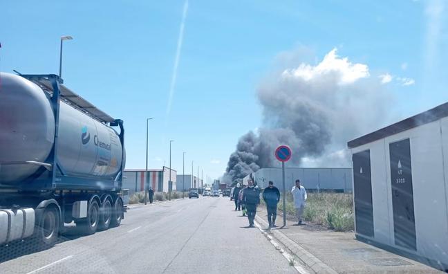 Dos muertos y 250 niños desalojados al explotar una planta de biodiésel de Calahorra