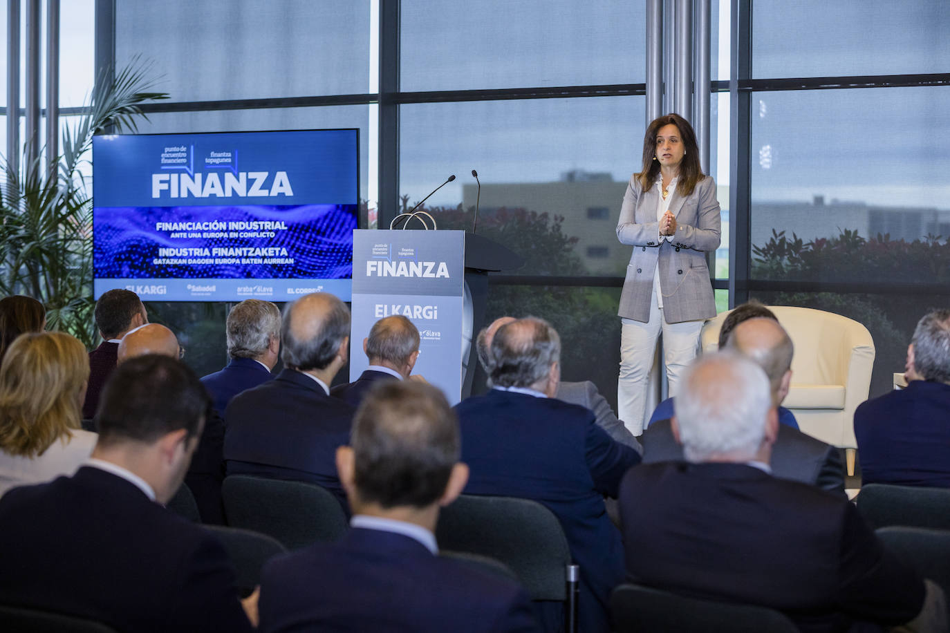 Fotos: El Parque Tecnológico de Álava, escenario del Foro Finanza