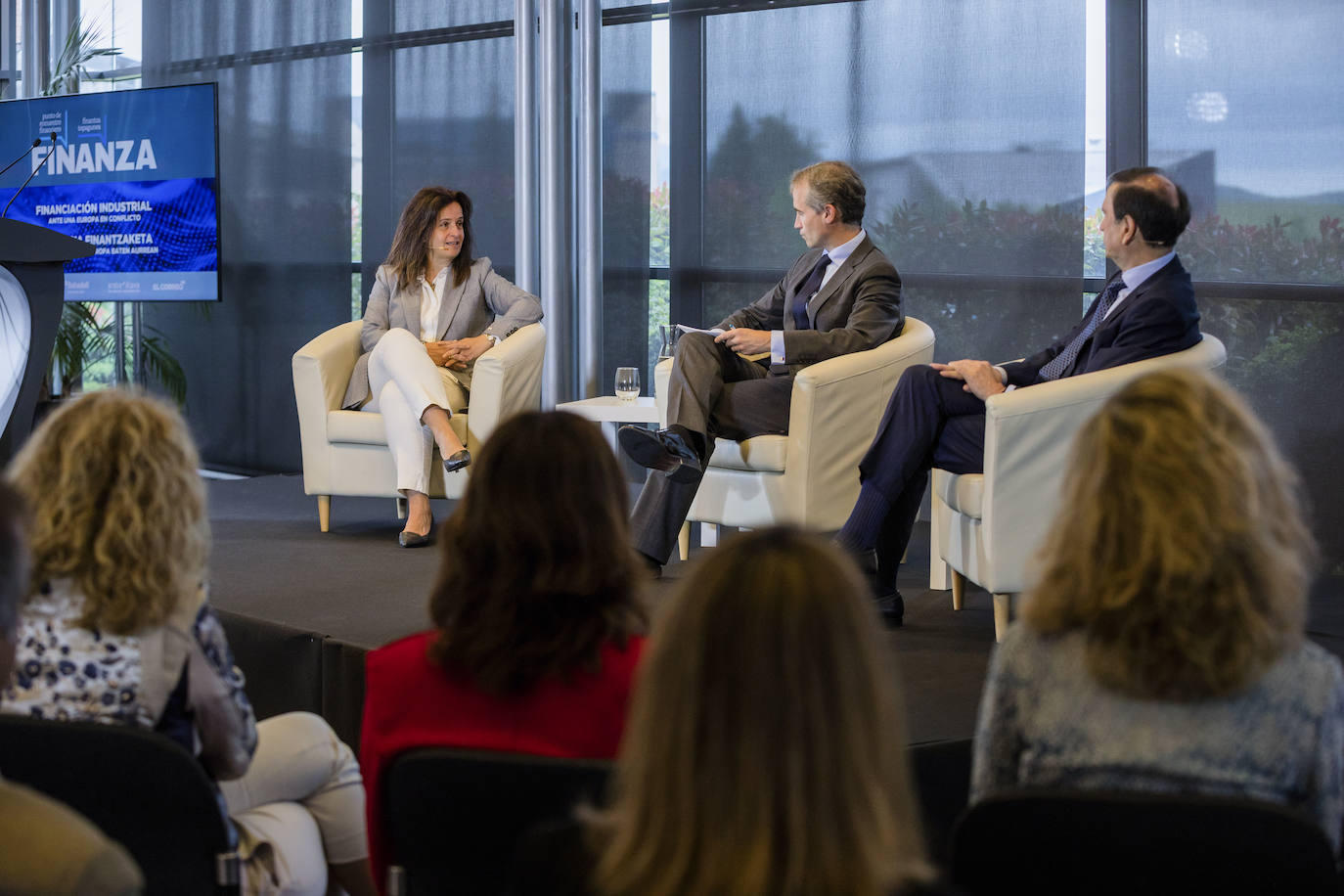 Fotos: El Parque Tecnológico de Álava, escenario del Foro Finanza