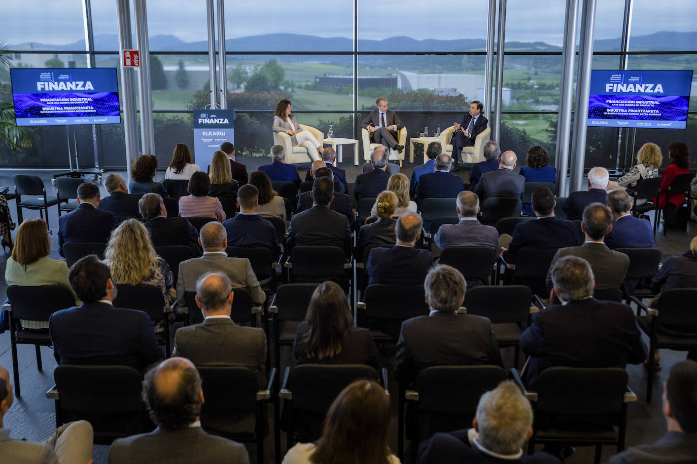 Fotos: El Parque Tecnológico de Álava, escenario del Foro Finanza