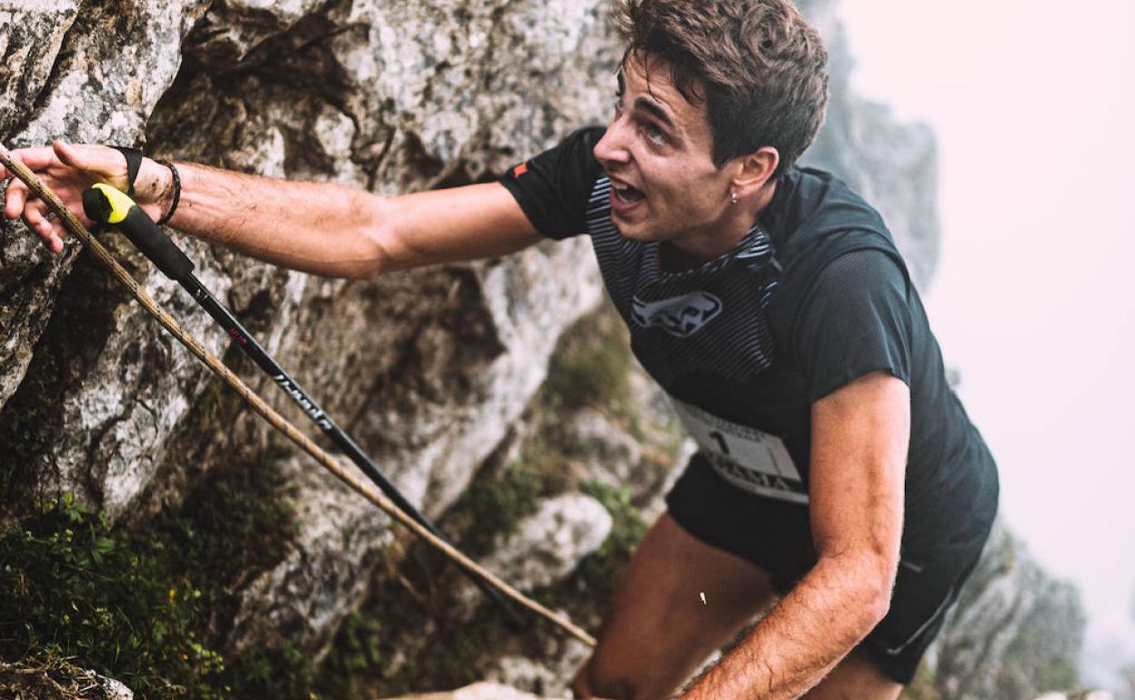 Oriol Cardona, en uno de los tramos técnicos del kilómetro vertical. 