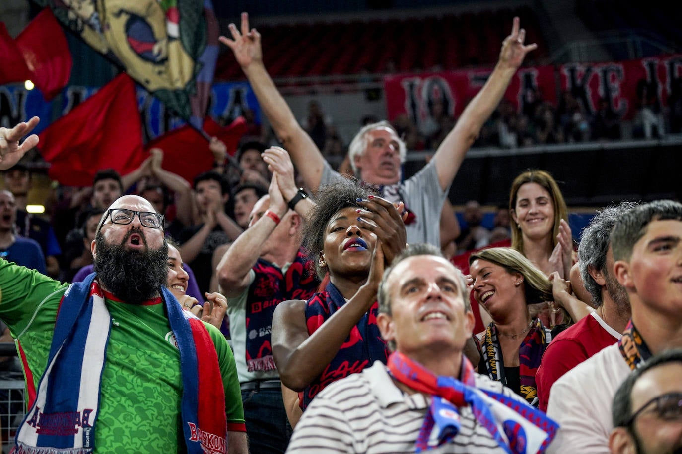 Fotos: Gran ambiente en el Buesa Arena