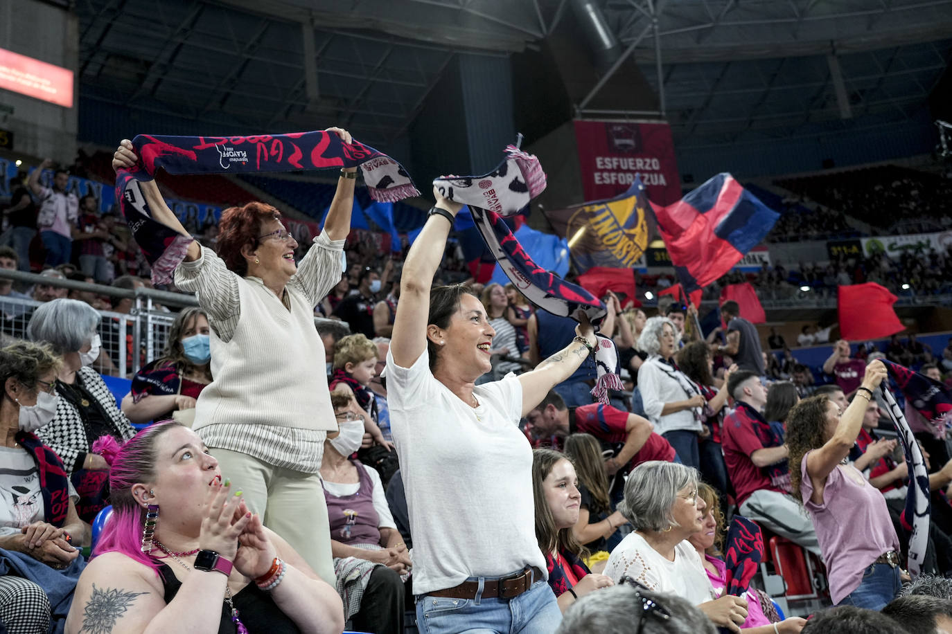 Fotos: Gran ambiente en el Buesa Arena