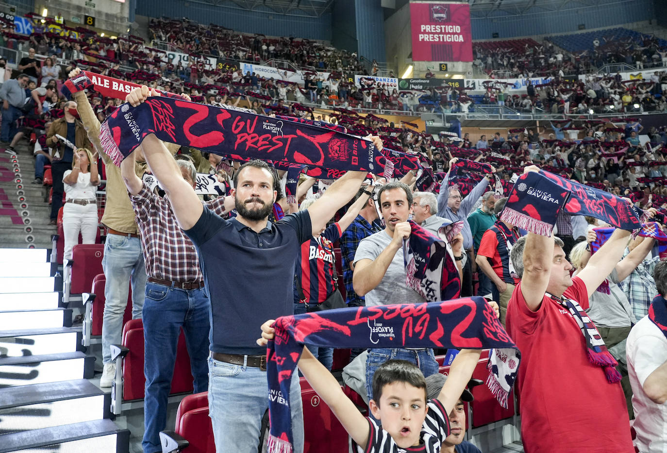Fotos: Gran ambiente en el Buesa Arena