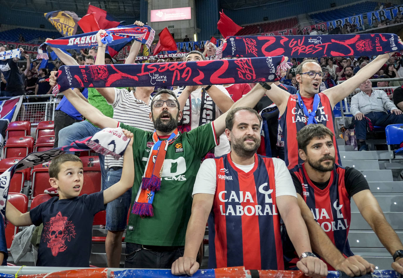 Fotos: Gran ambiente en el Buesa Arena