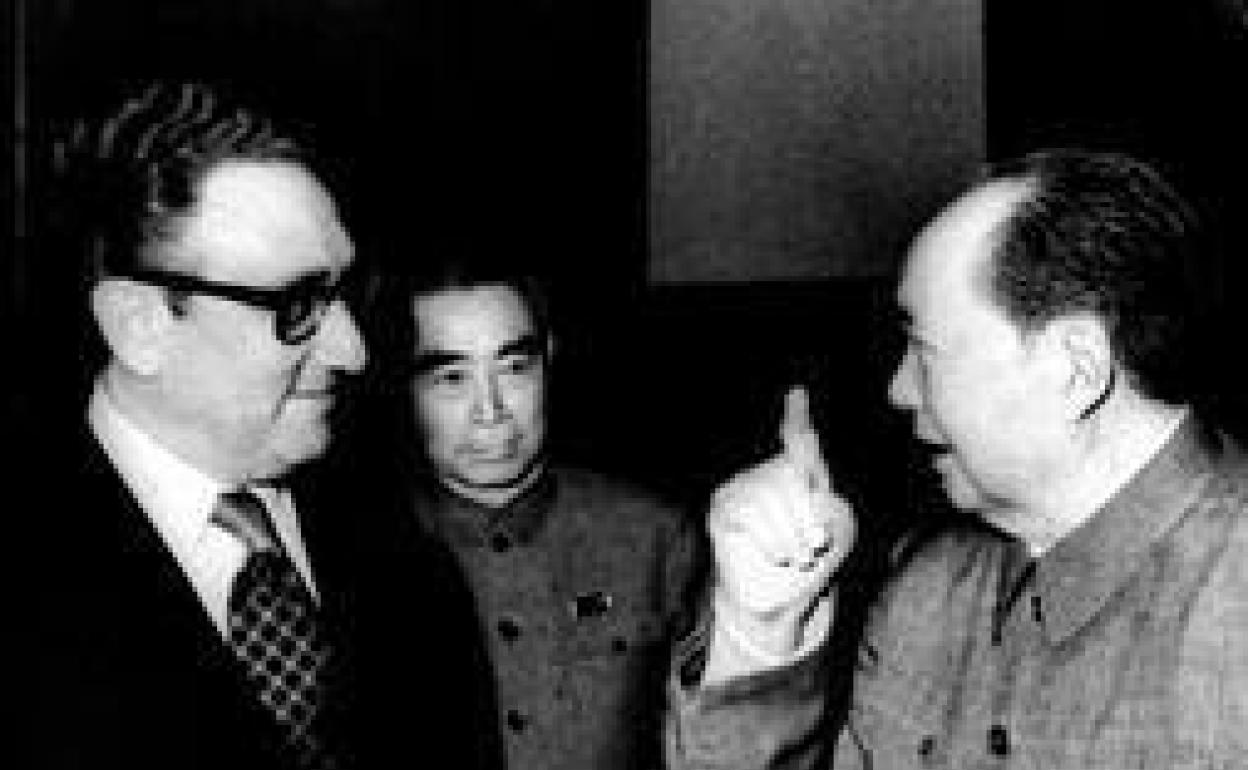 Henry Kissinger, en una entrevista en Pekin con Mao. 