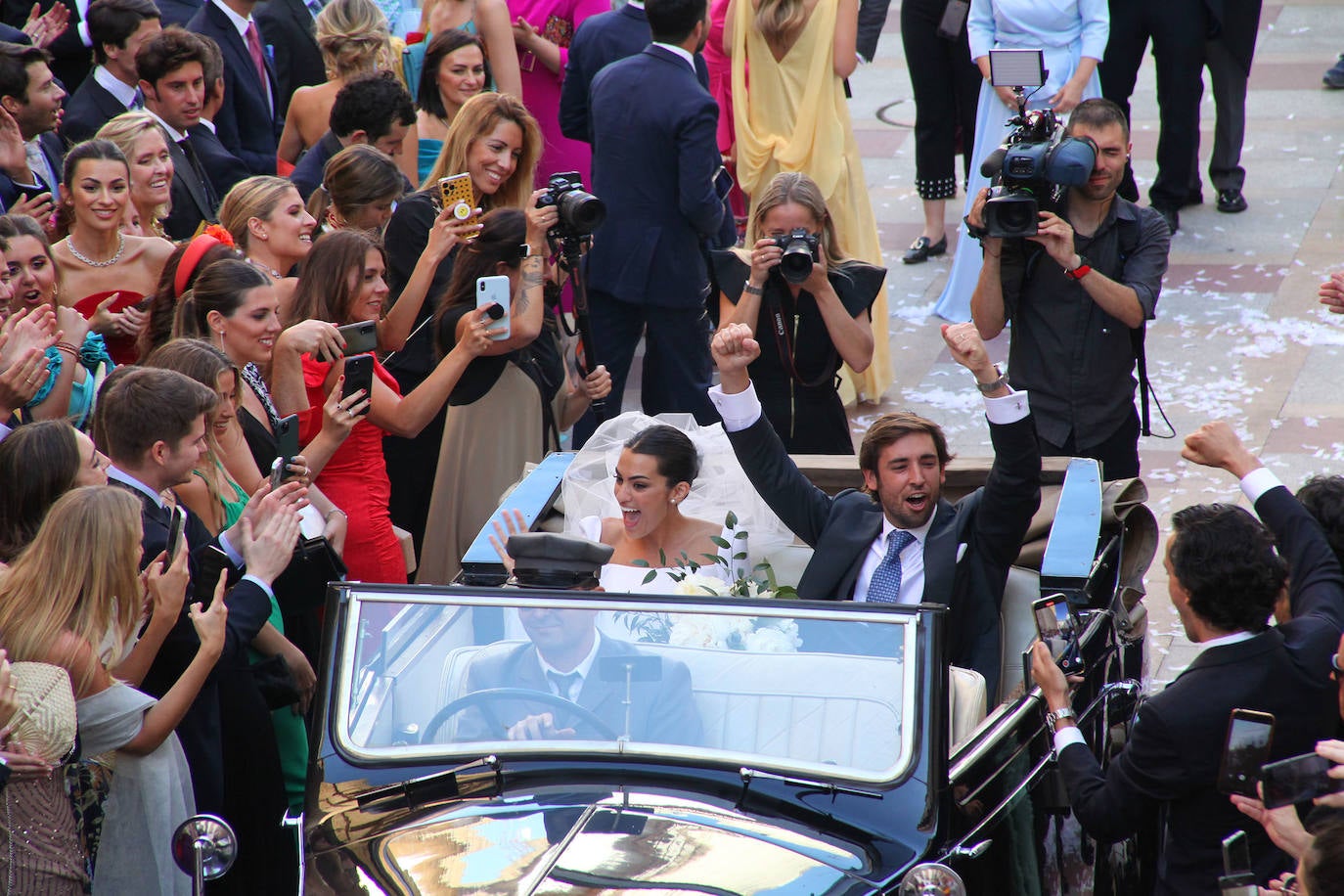 Fotos: Los looks más elegantes de las invitadas a la boda de Marta Lozano