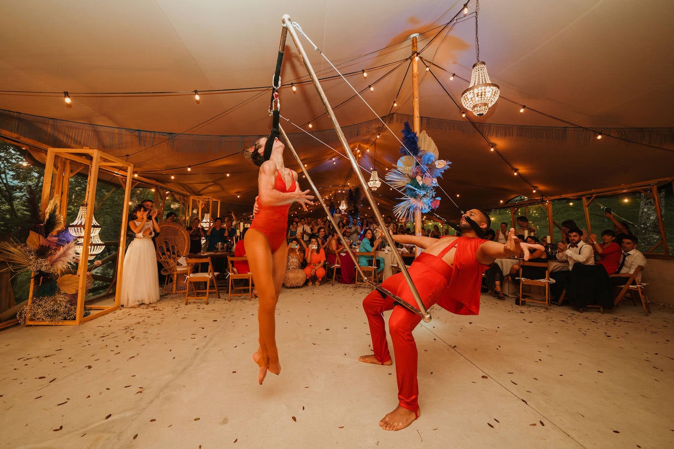 Fotos: La boda circense de Isma, de &#039;El Conquistador del Caribe&#039;, e Iraia en el Valle de Arratia