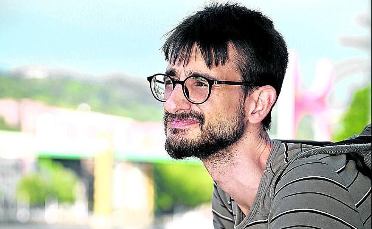 El astrofísico Jorge Hernández Bernal. 