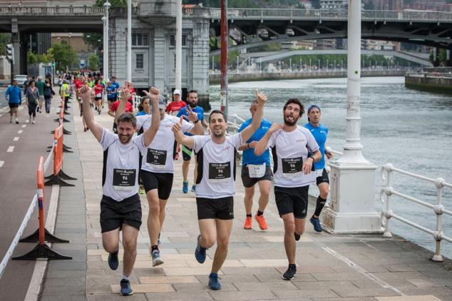 Fotos: Compañerismo y deporte por las calles de Bilbao