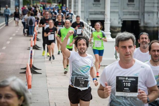 Fotos: Compañerismo y deporte por las calles de Bilbao