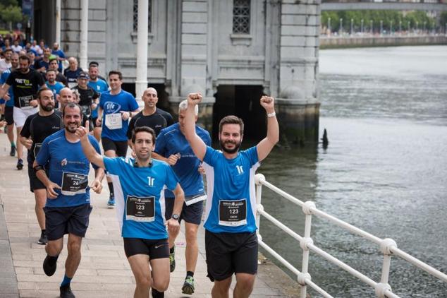 Fotos: Compañerismo y deporte por las calles de Bilbao