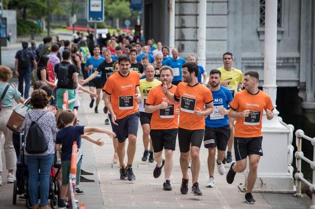 Fotos: Compañerismo y deporte por las calles de Bilbao