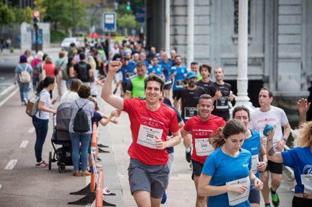 Fotos: Compañerismo y deporte por las calles de Bilbao