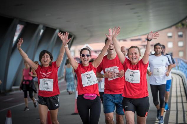 Fotos: Compañerismo y deporte por las calles de Bilbao