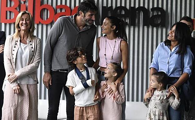 «Mis hijos han llorado mucho desde que les dijimos que nos íbamos. No lo entienden»