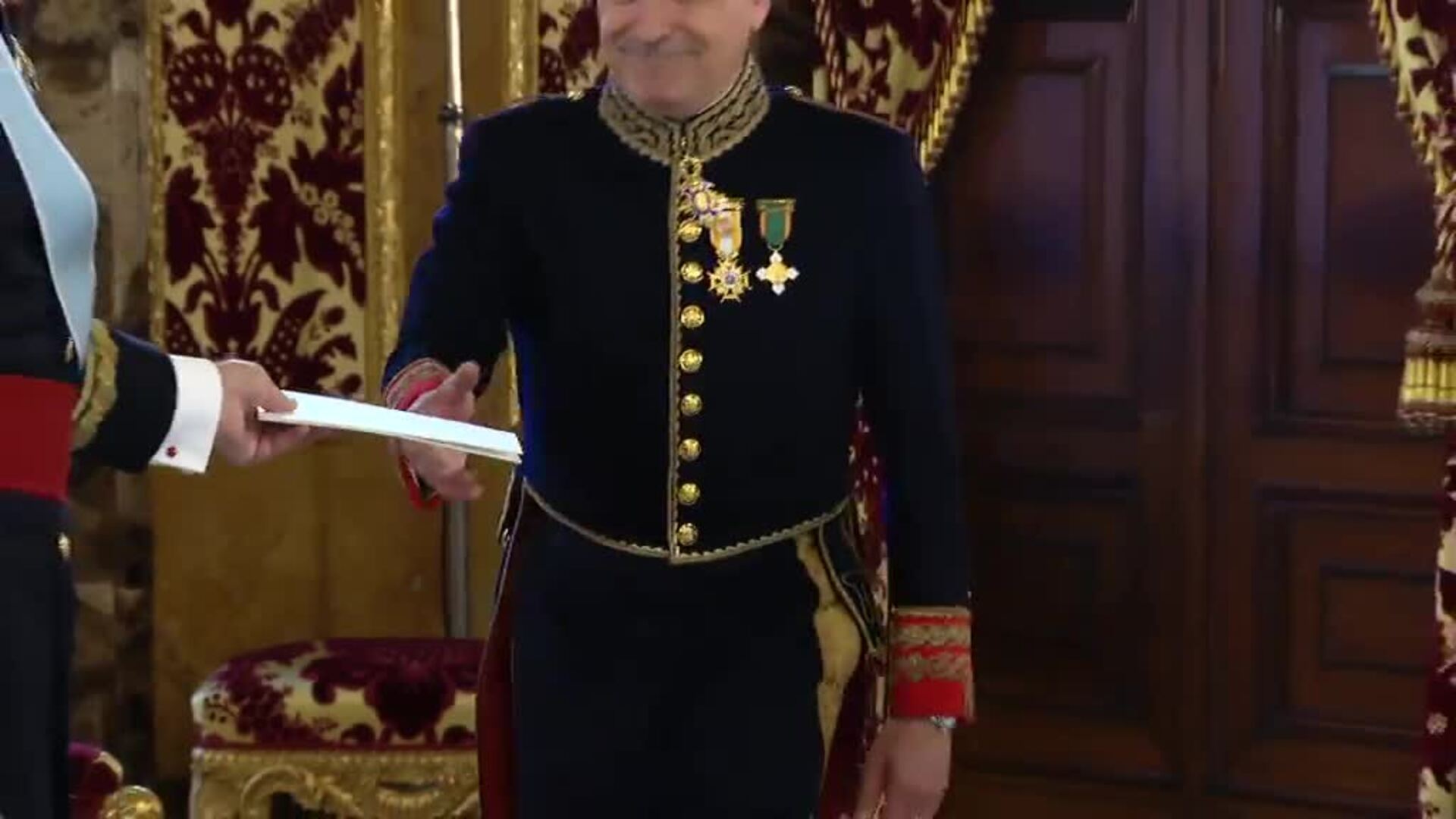 El rey recibe las cartas credenciales de seis nuevos embajadores | El ...