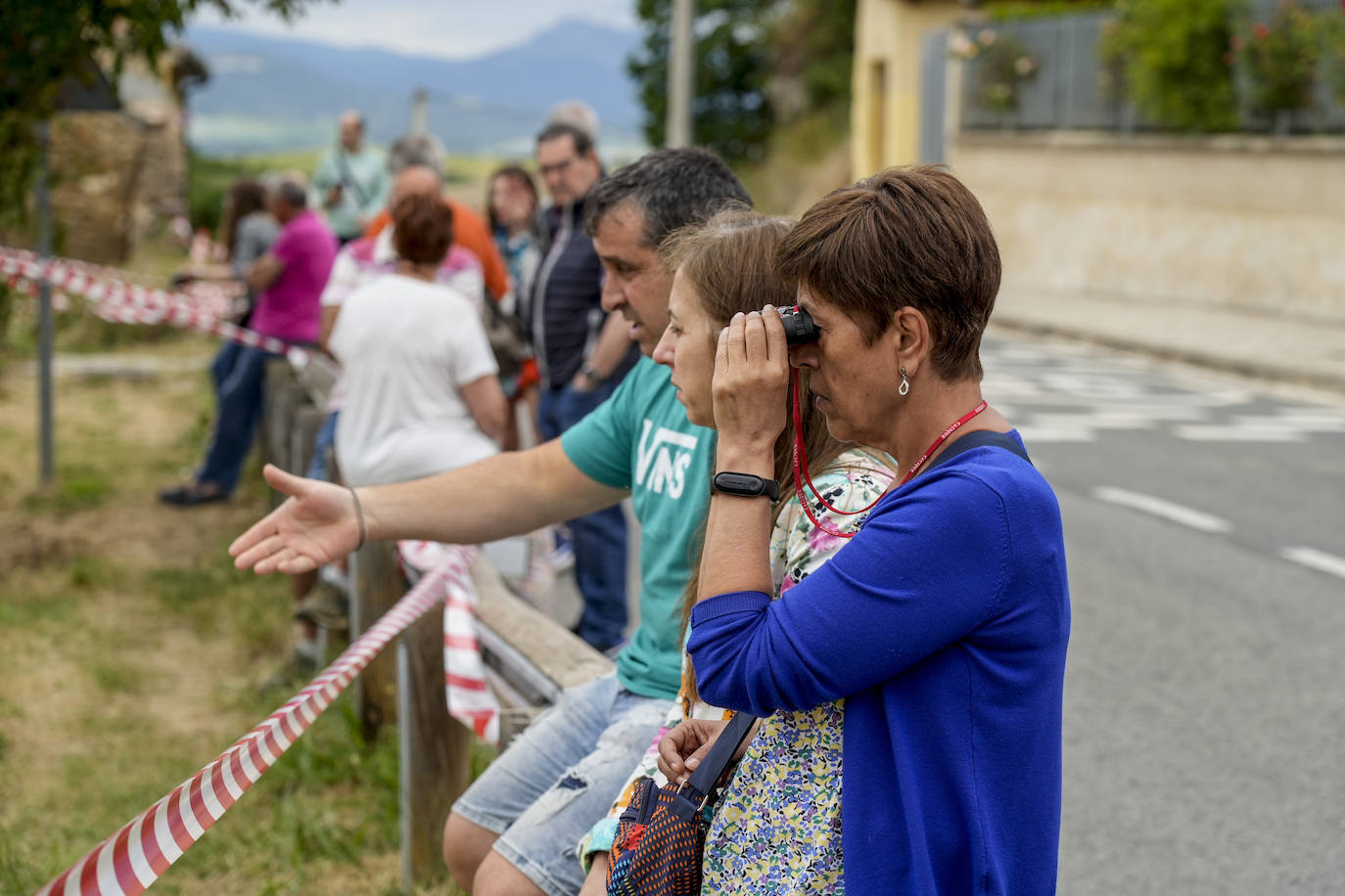 Teresa Jimeno llegó a las salinas preparada con prismáticos.