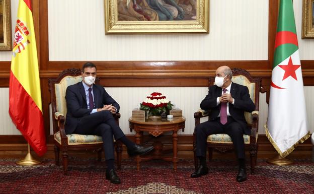 El presidente de Argelia Abdelmayid Tebune y el presidente de España Pedro Sánchez. 