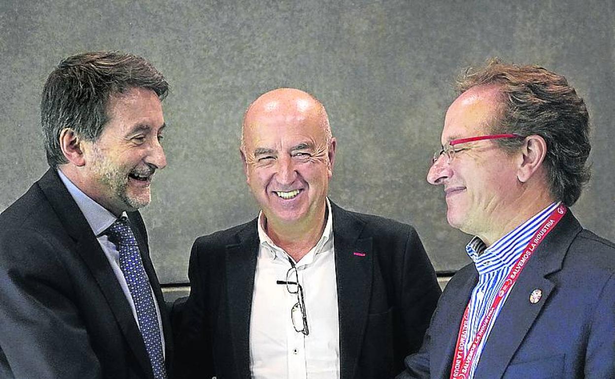Josu Jon Imaz con Raúl Arza y Pedro Hojas, de UGT. 