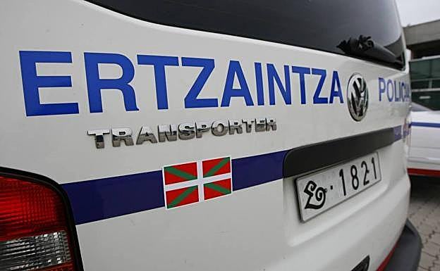 Detenido tras dar positivo y circular con su tráiler en dirección contraria en Barrundia