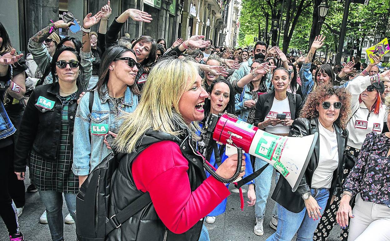 Jornada de huelga en el sector del comercio textil vizcaíno por la renovación del convenio. 