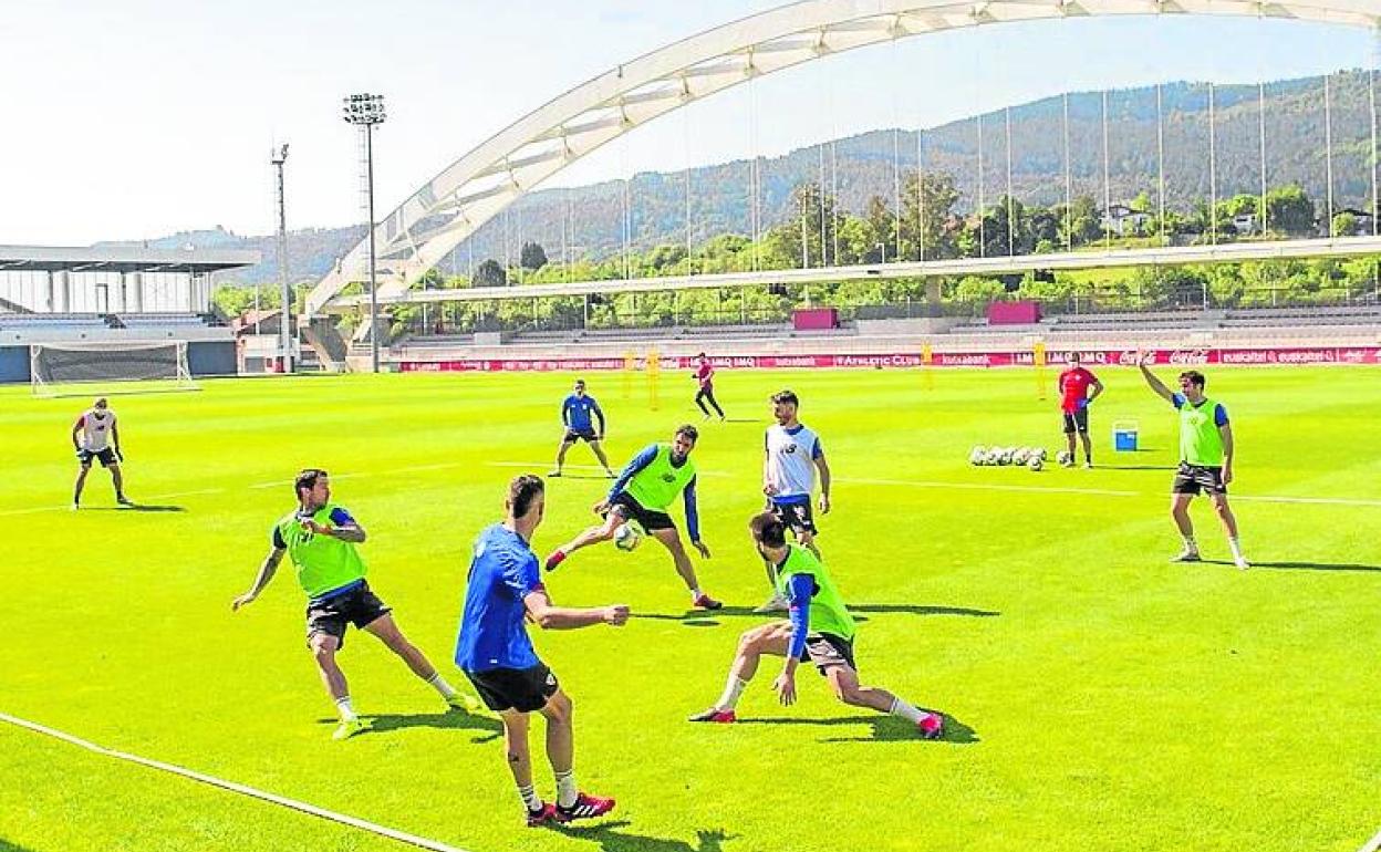 Varios canteranos, durante un entrenamiento. 