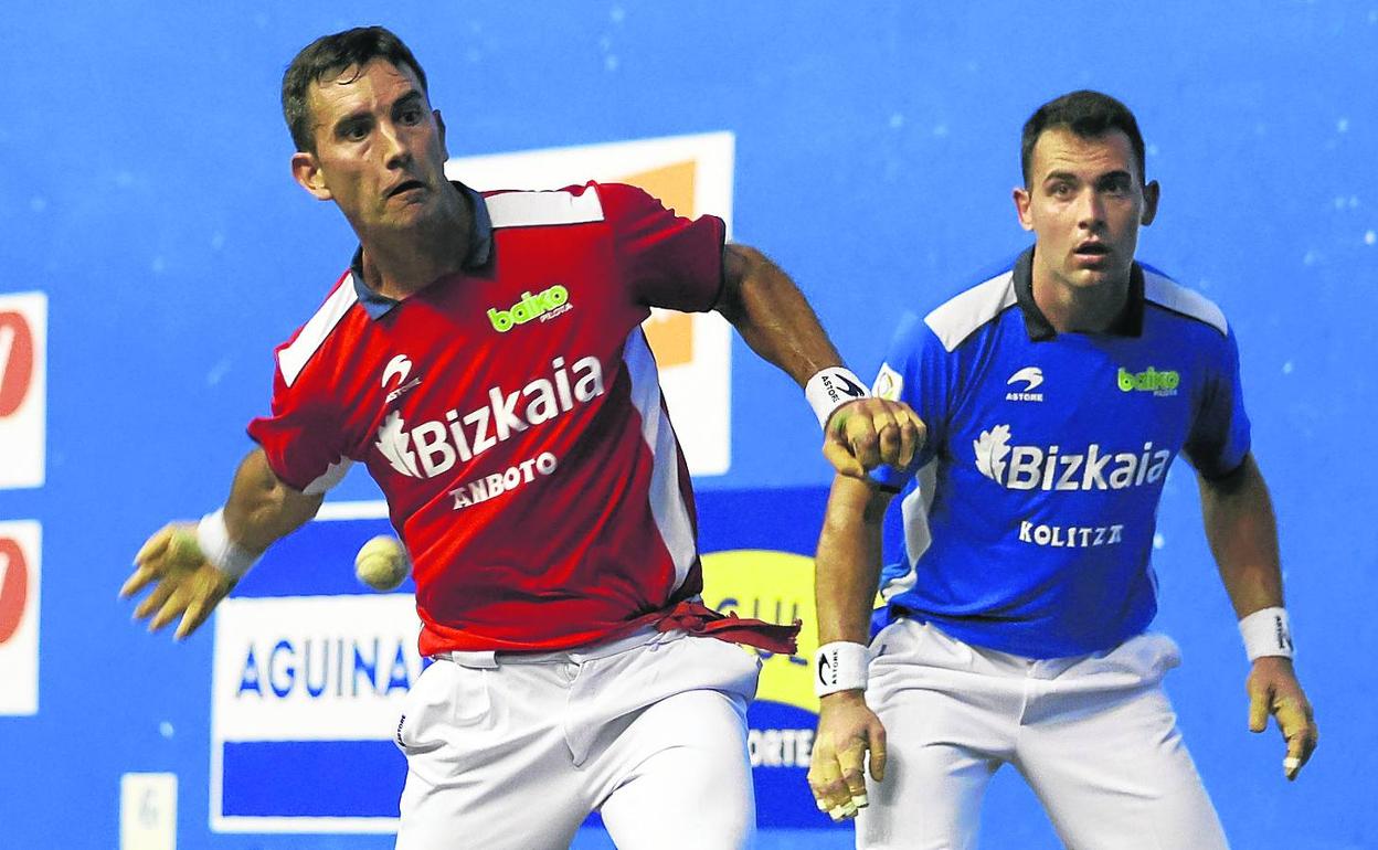 Urrutikoetxea movió la pelota con mucho criterio, consiguió media docena de tantos y tan solo cometió un par de errores. 