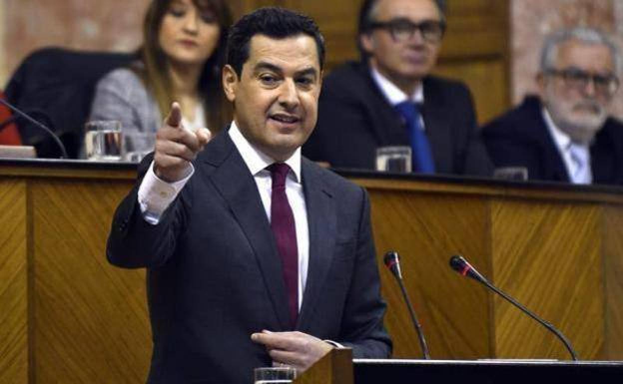 Juanma Moreno, durante el debate de investidura en el Parlamento andaluz. 