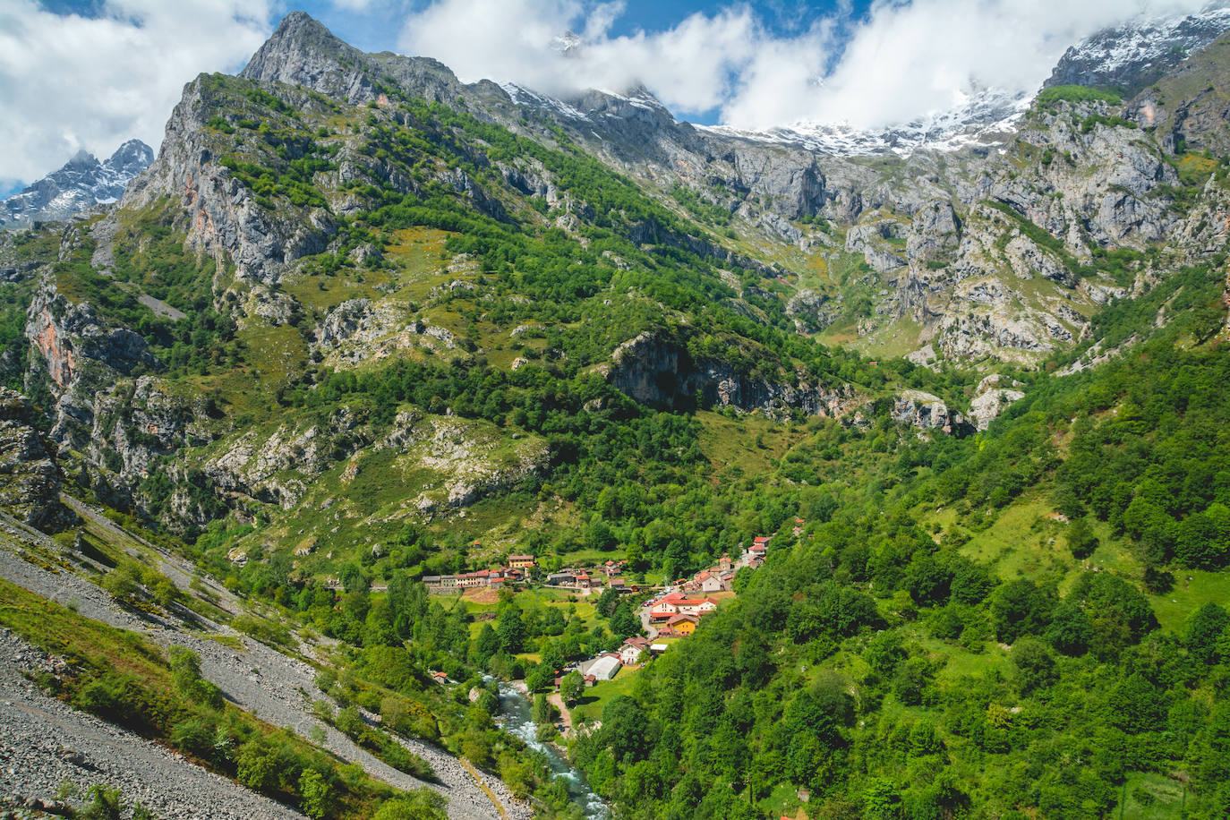 Caín de Valdeón, Picos de Europa (León).