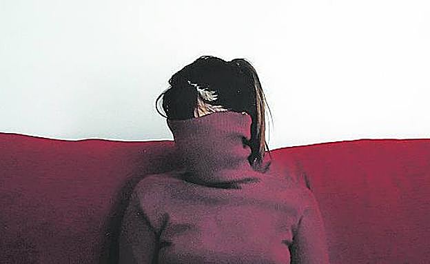 Imagen principal - Arriba, 'Era eso', de Sara Berasaluce. Abajo, 'Graffhitecture', de J. A. Arias (izq.) y 'Amar' de Raúl Lomas.