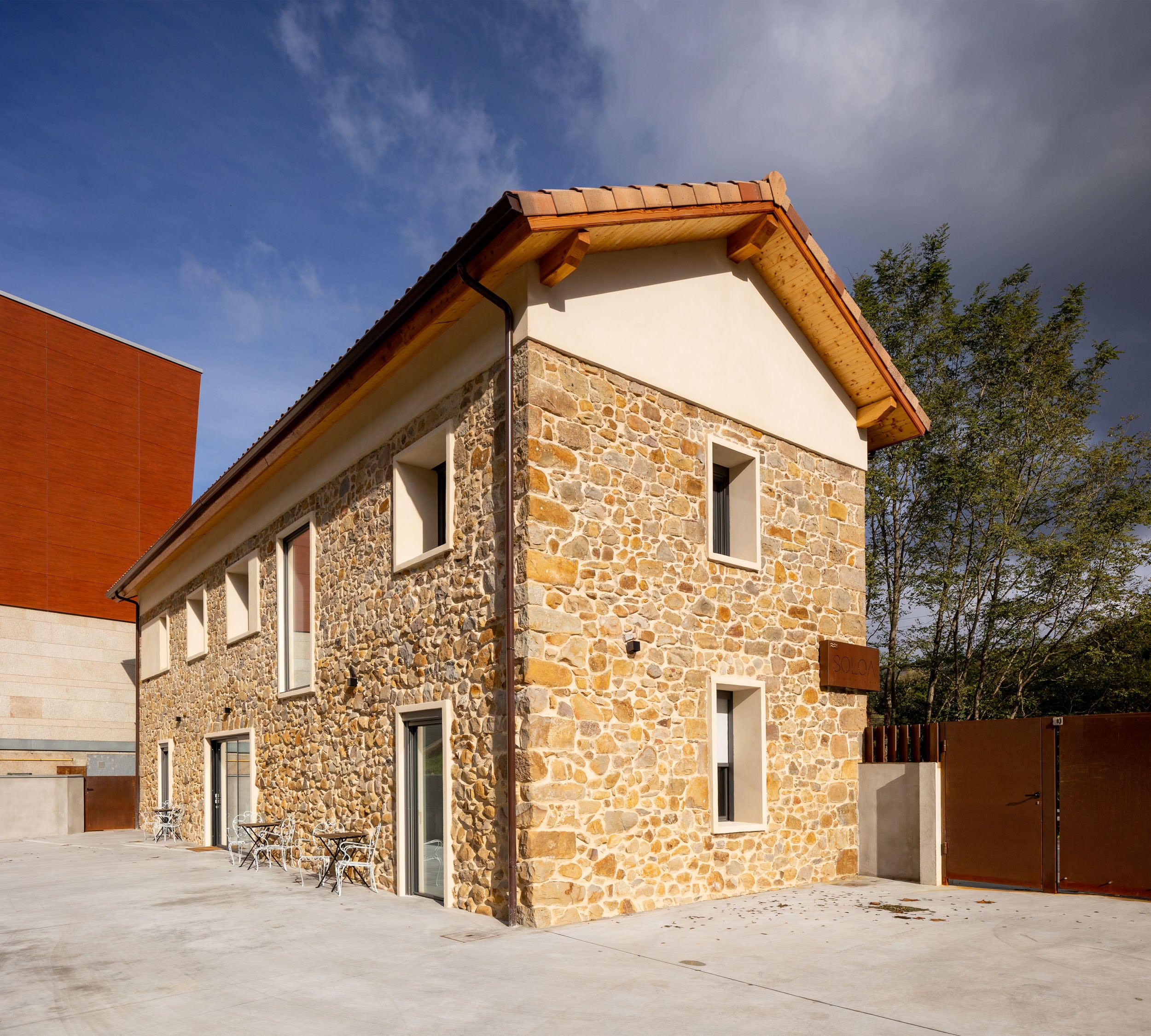 Fotos: Un edificio en ruinas de 1945 convertido en casa rural con encanto en Bakio