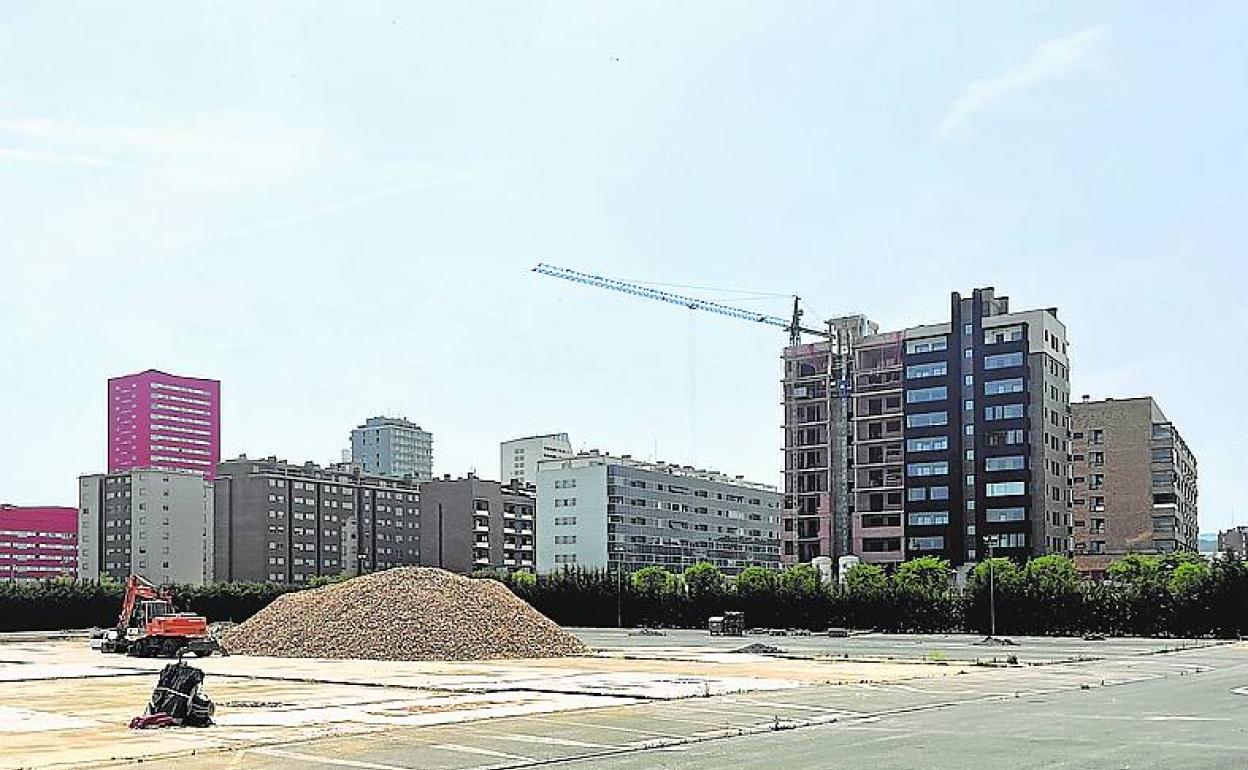 La parcela que acogerá el complejo comercial tiene 15.000 metros. 