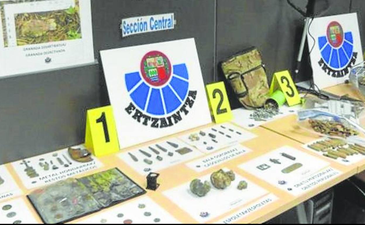 Parte del material incautado. 