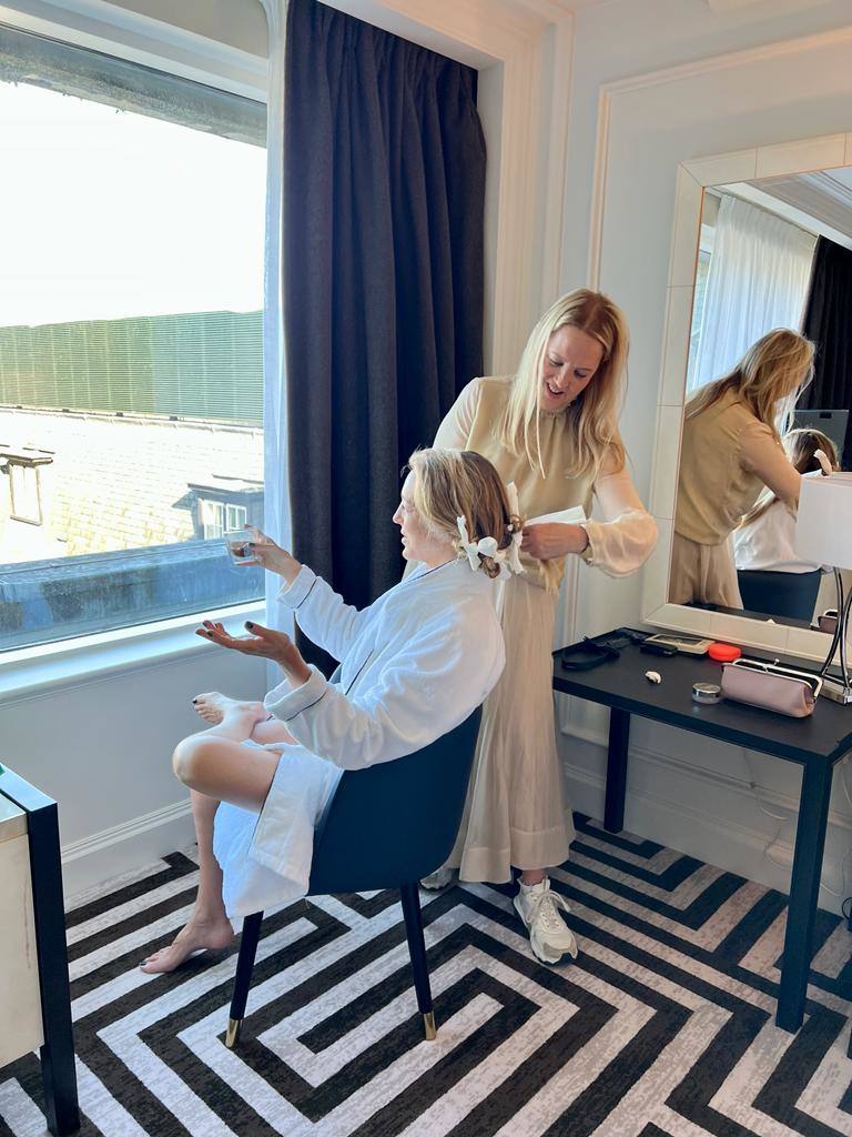 Fotos: La invitada que brilló en la lujosa boda de Nuria March con vestido y capa vizcaínas