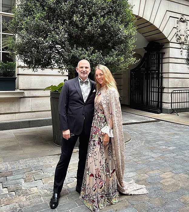 Itxaso y su marido el día de la boda de Nuria March.