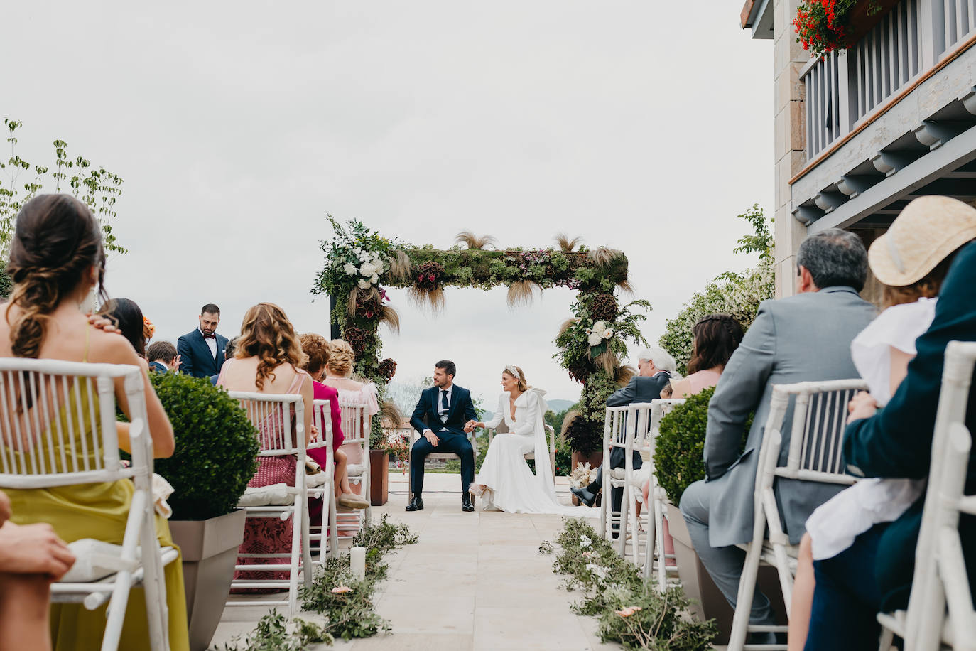 Fotos: Sí, es posible transformar un &#039;look bridal&#039; solo con los accesorios: la novia vizcaína que lo consiguió