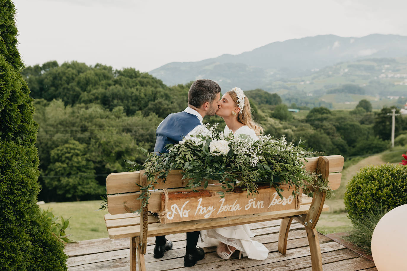 Fotos: Sí, es posible transformar un &#039;look bridal&#039; solo con los accesorios: la novia vizcaína que lo consiguió