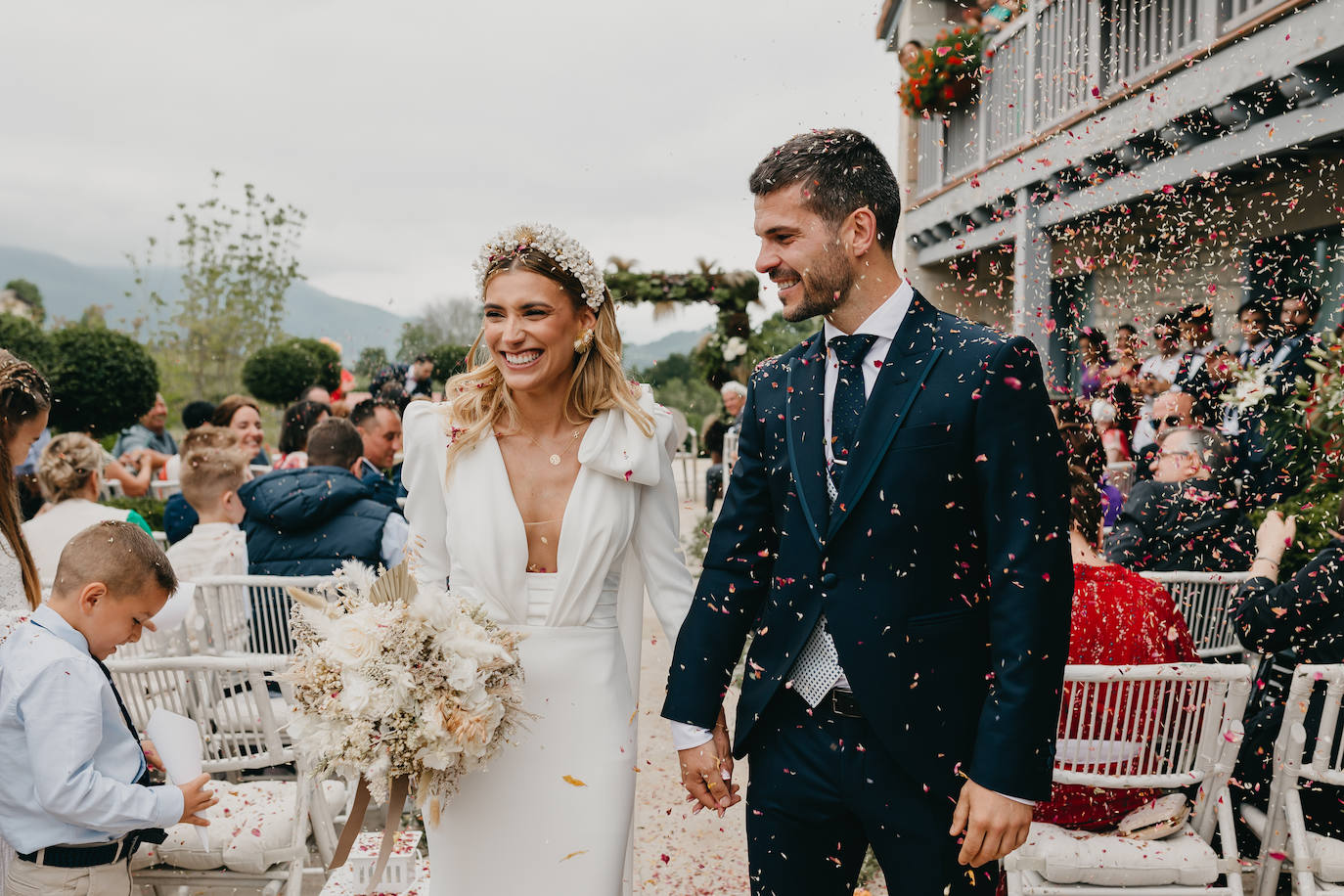 Fotos: Sí, es posible transformar un &#039;look bridal&#039; solo con los accesorios: la novia vizcaína que lo consiguió