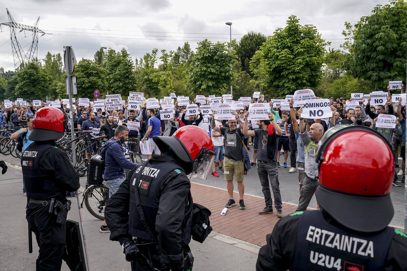 Fotos: La huelga en Mercedes arranca sin incidentes y con «gran respaldo de la plantilla», dicen los sindicatos