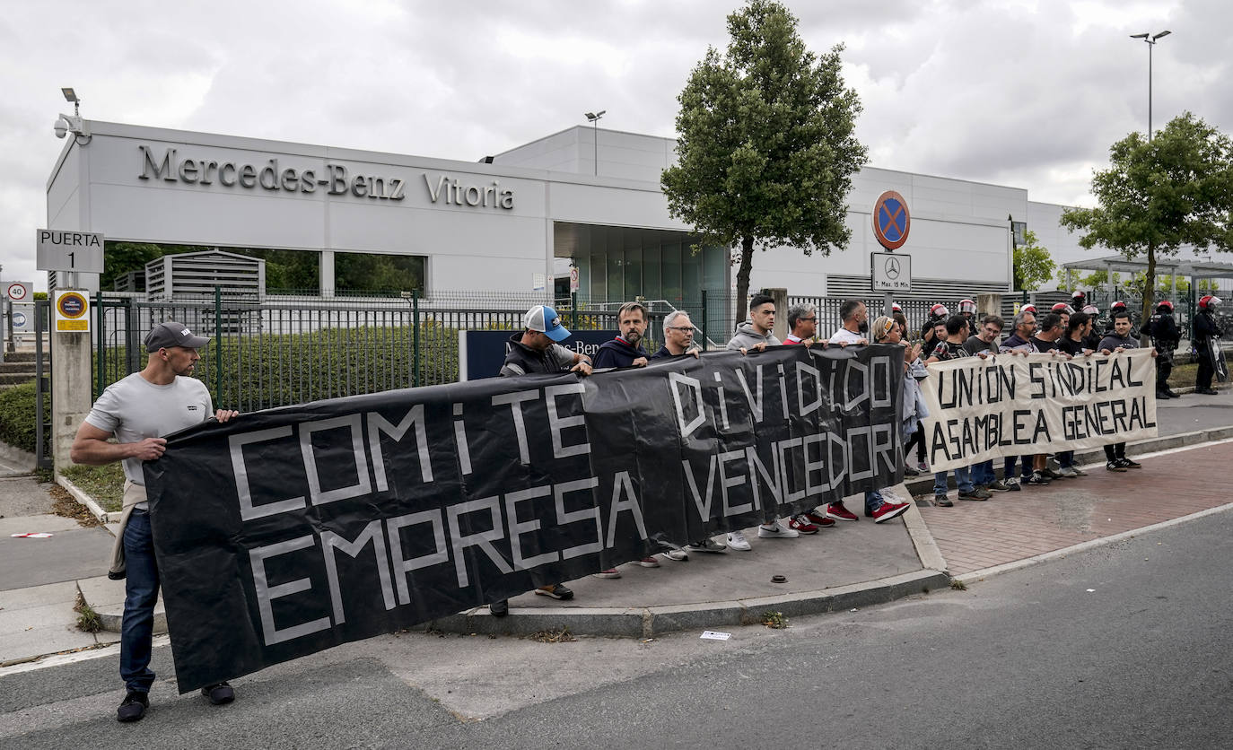 Fotos: La huelga en Mercedes arranca sin incidentes y con «gran respaldo de la plantilla», dicen los sindicatos