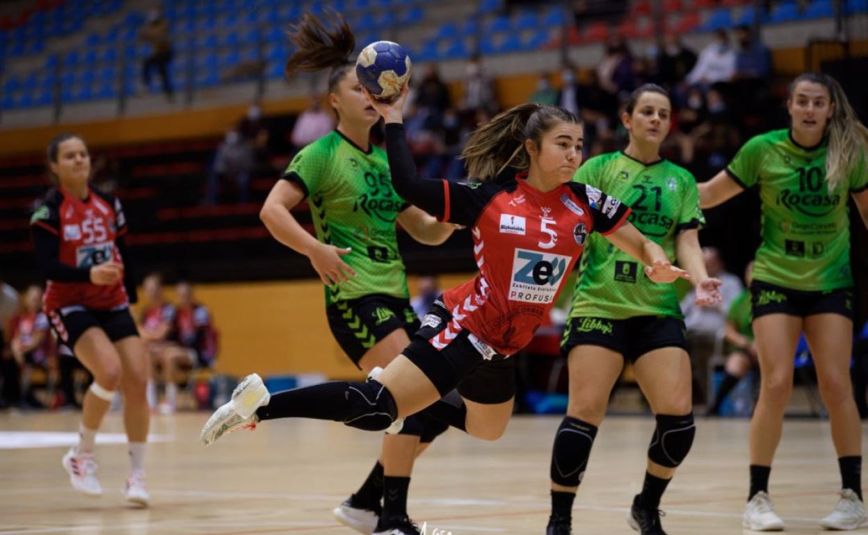 Esti Velasco renueva su contrato por una temporada más en el ZEV Zuazo 